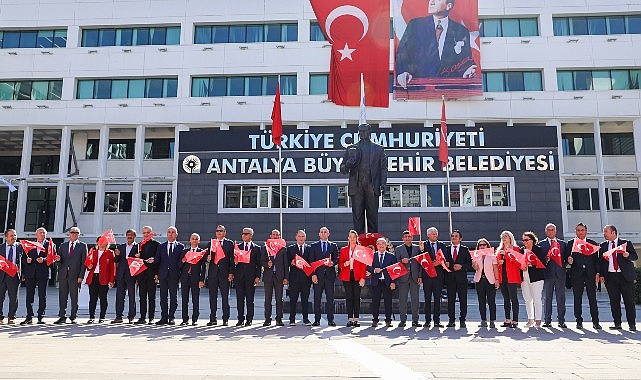 Antalya Büyükşehir’de Cumhuriyet Bayramı kutlandı- Kamu Çalışanı