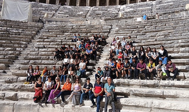 Antalya Büyükşehir’den Cumhuriyet Haftasında Çocuklara Aspendos-Side Tanıtım Gezisi – Kamu Çalışanı