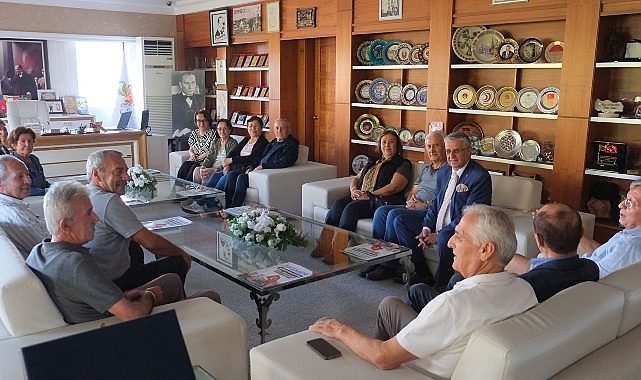 Başkan Topaloğlu’na okul arkadaşlarından ziyaret- Kamu Çalışanı