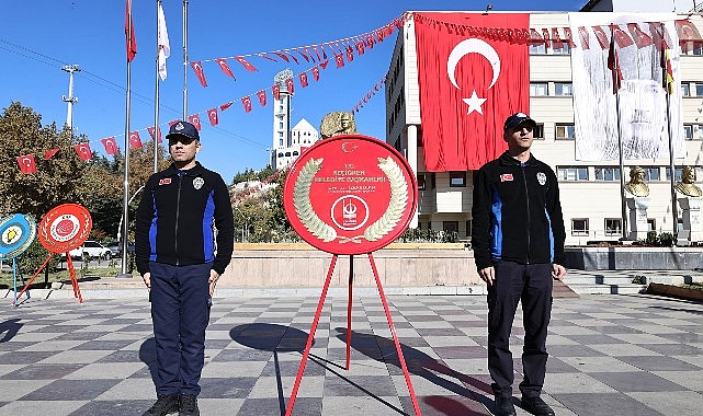 Cumhuriyet Bayramı kutlamaları çelenk sunma ile başladı- Kamu Çalışanı