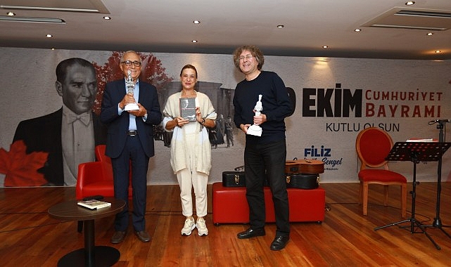 “Cumhuriyet’in Aydınlığı” mısralarla melodileri buluşturdu- Kamu Çalışanı