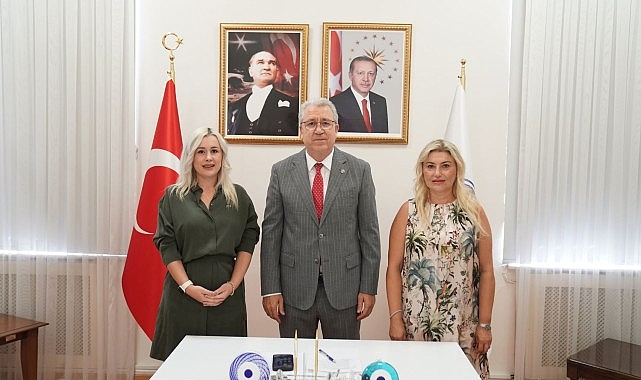 Egeli akademisyenden Melisa bitkisini ilaç sektörüne kazandıracak proje- Kamu Çalışanı