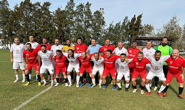 Ezeli dostlar, lige hazırlık maçında karşı karşıya geldi: Foça Masterler 1 – Manisa Masterler 5.- Kamu Çalışanı