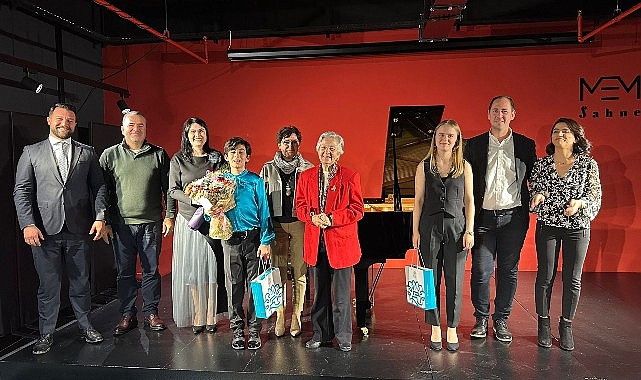 Genç piyanist Ali Keskin yeteneğiyle alkışları topladı
- Kamu Çalışanı