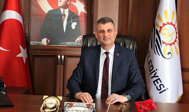 Gölcük Belediye Başkanı Ali Yıldırım Sezer, yayınladığı mesajı ile 17 Ekim Dünya Astsubaylar Gününü kutladı.- Kamu Çalışanı