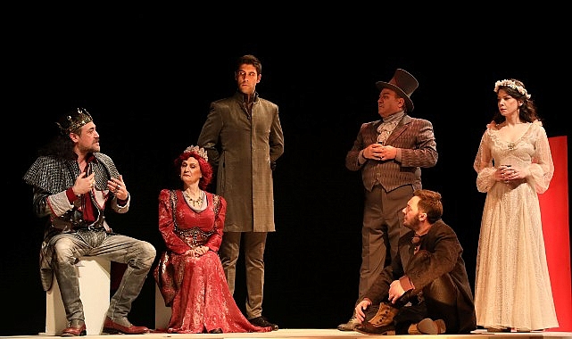 İstanbul Büyükşehir Belediyesi Şehir Tiyatroları, tiyatro sezonunun yeni haftasında 9 oyunla seyirci karşısına çıkıyor.- Kamu Çalışanı