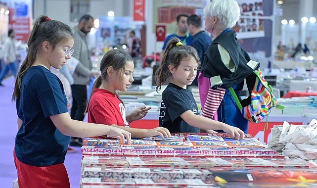 İZKİTAP okurları yazarlarla buluşturmaya devam ediyor- Kamu Çalışanı