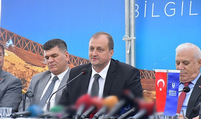 İznik’te gerçekleştirilen kazı çalışmalarının bilgilendirme toplantısı göl kenarında gerçekleşti- Kamu Çalışanı