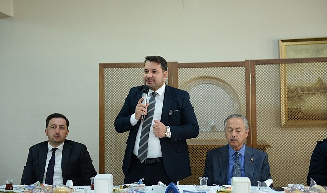 Kahramankazan Belediye Başkanı Selim Çırpanoğlu, 19 Ekim Muhtarlar Günü kapsamında mahalle muhtarları ile bir araya geldi.- Kamu Çalışanı