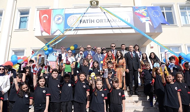 Kahramankazan Fatih Ortaokulu, ErasmusDays kapsamında renkli bir kutlama programı düzenledi.- Kamu Çalışanı