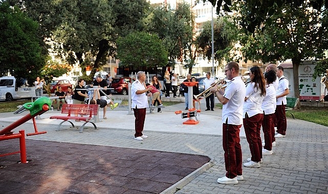 Karşıyaka Belediye Bandosu’ndan coşku dolu sokak konserleri- Kamu Çalışanı