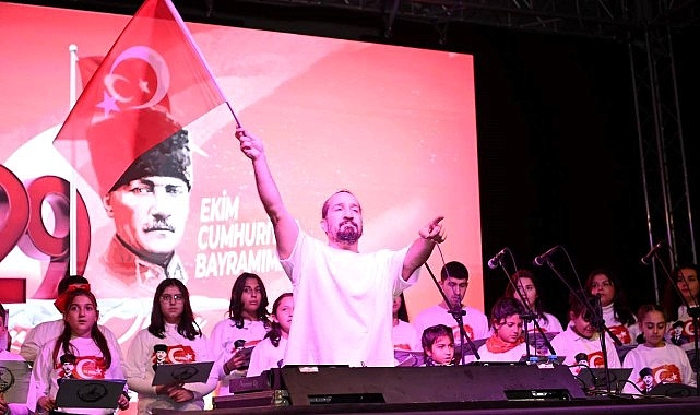 Kartepe’de Doğukan Manço ile Cumhuriyet Bayramı Coşkusu- Kamu Çalışanı