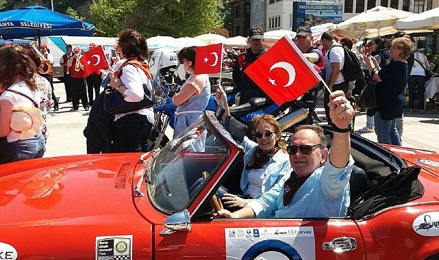 Klasik otomobiller 12’inci kez yola çıkıyor- Kamu Çalışanı