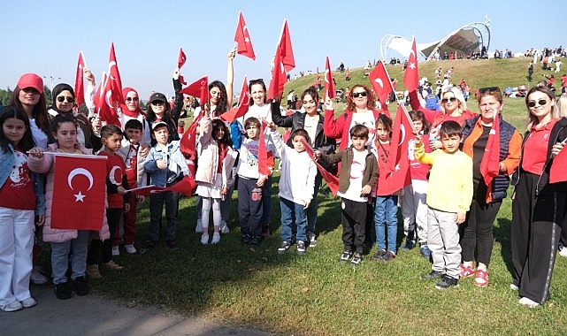 Kocaeli’de binler ‘Cumhuriyet’ aşkına koştu- Kamu Çalışanı