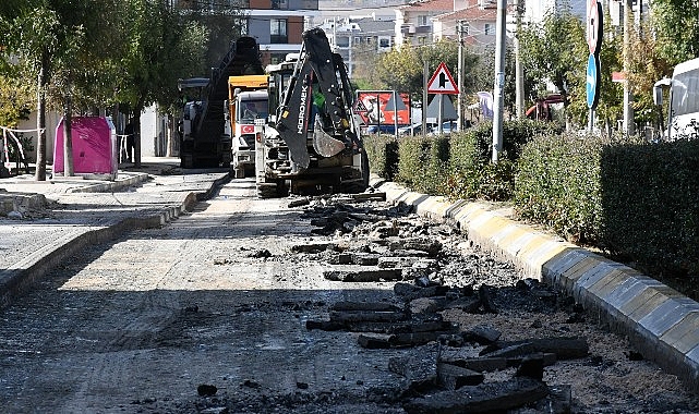Lüleburgaz Belediyesi Fen İşleri Müdürlüğü ekipleri, kent genelinde yol onarım ve yenileme çalışmalarına devam ediyor- Kamu Çalışanı