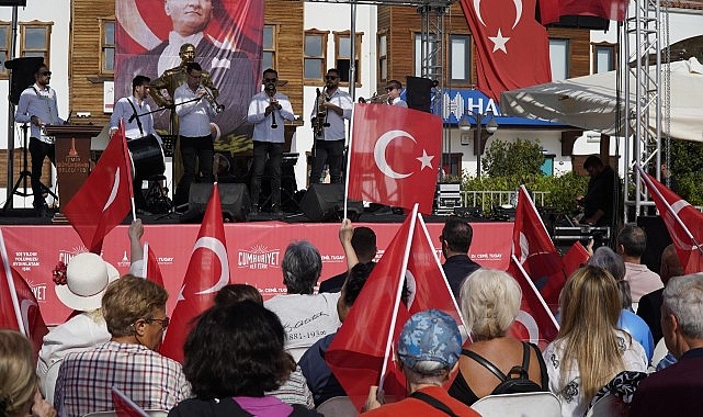 Menderes’te 7’den 70’e Cumhuriyet sevinci- Kamu Çalışanı