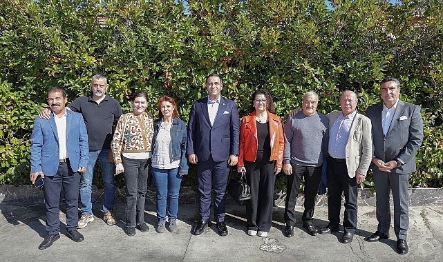 Narlidere Belediye Başkanı Erman Uzun, Muhtarlar Günü’nü kutladı.- Kamu Çalışanı
