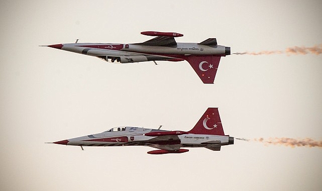 Türk Yıldızları 29 Ekim provasında göz doldurdu   – Kamu Çalışanı