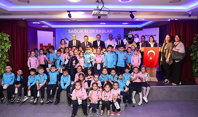 Zeytinburnu Belediyesi ve Koç Üniversitesi Hastanesi, “Sağlık Elde Başlar” projesiyle 5 bin ilkokul öğrencisine el yıkama eğitimi vermeyi hedefliyor.- Kamu Çalışanı