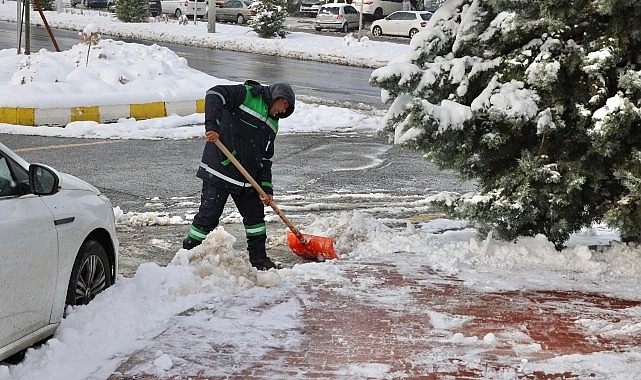 Başkan Arı “Nevşehir’de Kar Mesaimiz Aralıksız Sürüyor”- Kamu Çalışanı