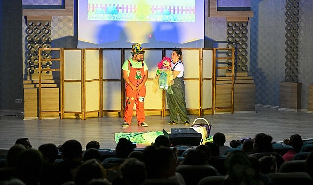 Bornovalı çocuklara eğitici ve eğlenceli kukla gösterisi  “Şeker Turunç ve Çiçeğin Piknik Maceraları”- Kamu Çalışanı