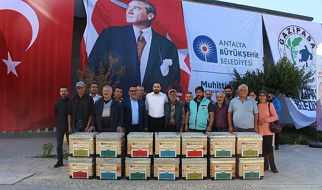 Büyükşehir’den Gazipaşalı arıcılara kovan desteği- Kamu Çalışanı