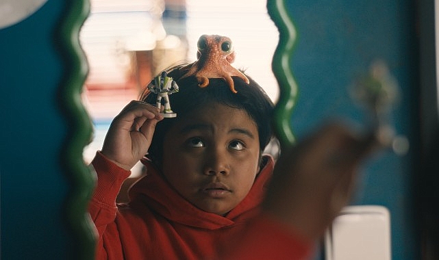 Disney, Ünlü Yönetmen Taika Waititi ile Hazırladığı Yürek Isıtan Bir Kısa Film Yayınladı- Kamu Çalışanı