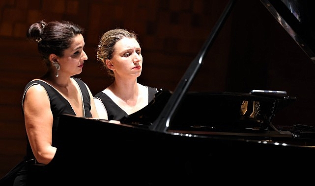 Duo Blanc & Noir Simply Classic konseri büyük ilgi gördü- Kamu Çalışanı