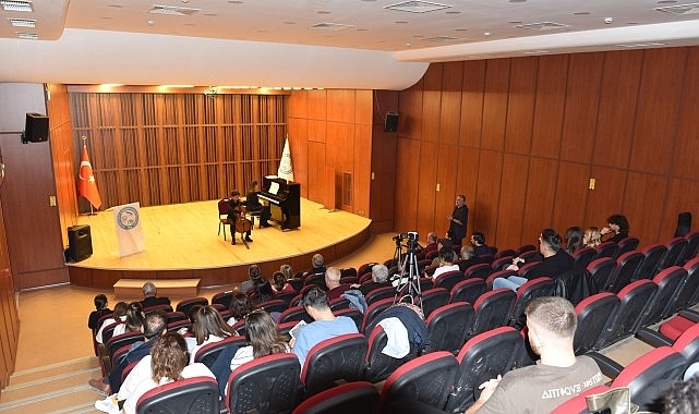 EÜ DTMK’de “Viyolonsel Dinletisi” ile kulakların pası silindi- Kamu Çalışanı