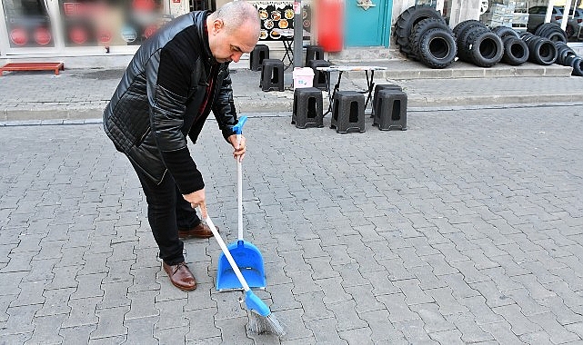 ‘İzmarit savaşçısı’ esnaf duyarlılığıyla örnek oluyor- Kamu Çalışanı