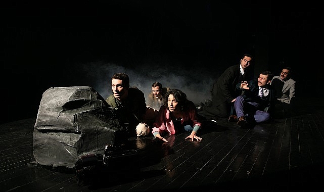 İzmir Şehir Tiyatroları’na iki dalda ödül- Kamu Çalışanı