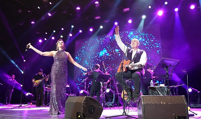 Kadıköy’de “Öğretmenler Günü” Eda ve Metin Özülkü konseriyle kutlandı- Kamu Çalışanı