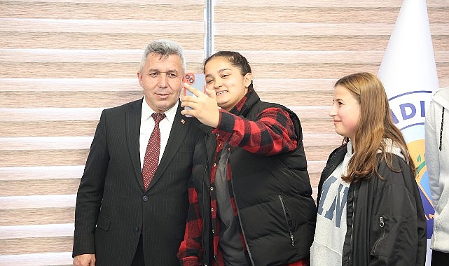 Kandıra Şehit Yavuz Sonat Güzel Mesleki ve Teknik Anadolu Lisesi Öğrencilerinden Başkan Ölmez’e Ziyaret- Kamu Çalışanı