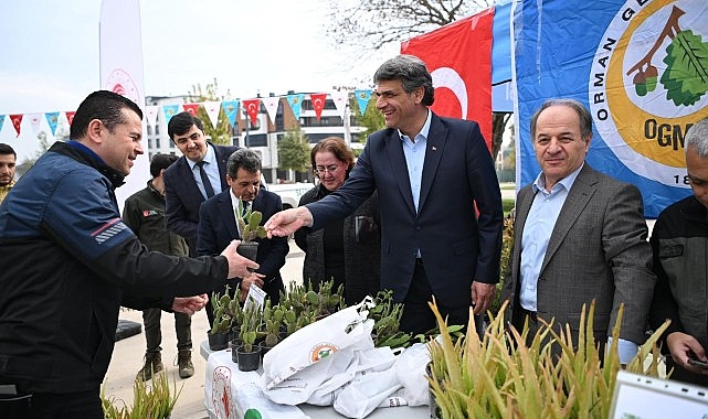 Kartepe’de 2300 Fidan Dağıtıldı- Kamu Çalışanı