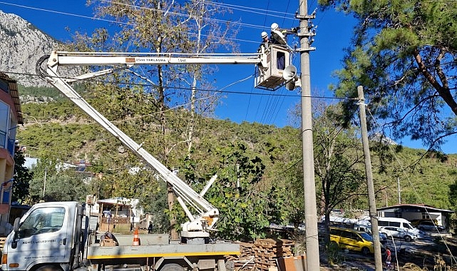 Kemer Belediyesi fırtınanın yaralarını sarıyor- Kamu Çalışanı