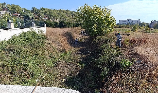 Kemer’de dere temizliği çalışmaları- Kamu Çalışanı