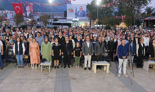 Minik öğrencilerden Cumhuriyet gösterisi- Kamu Çalışanı