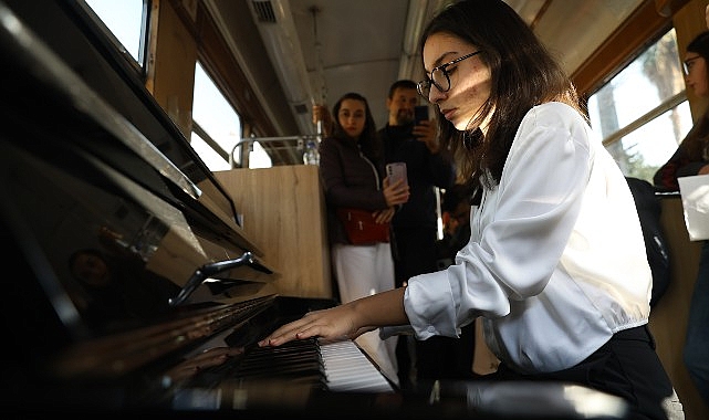 Nostalji tramvayında müzik ziyafeti – Kamu Çalışanı