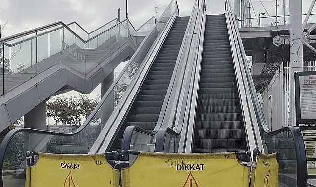 Yürüyen merdivenlere periyodik bakım- Kamu Çalışanı