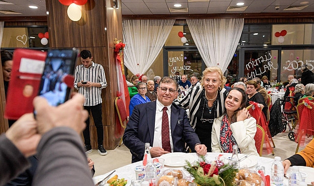 Başkan Tugay huzurevi sakinleri ile bir araya geldi- Kamu Çalışanı