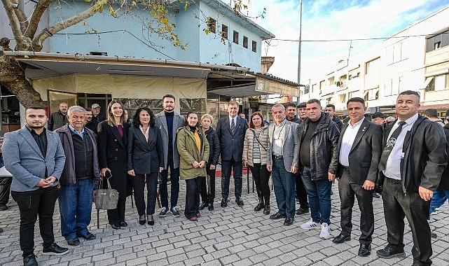 Başkan Tugay, Kınık’ta üreticilere fidan dağıttı “Çiftçimizin yanında olacağız”- Kamu Çalışanı