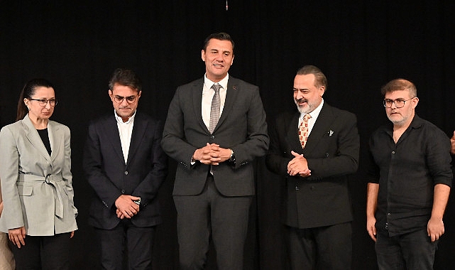 Başkan Zeyrek, “Tiyatro yaşamdır, kültürlerin en güzel anlatım şeklidir”- Kamu Çalışanı