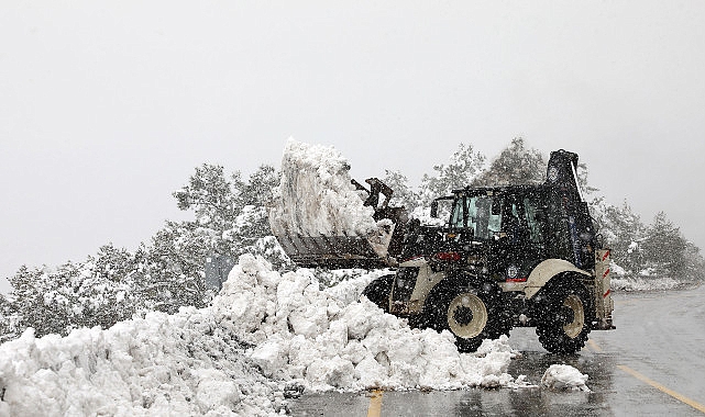 Beyaza Bürünen Muğla’da Yollar Ulaşıma Açıldı – Kamu Çalışanı