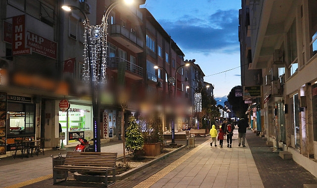 Burhaniye, yeni yıla ışıl ışıl giriyor- Kamu Çalışanı