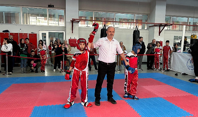 Canikli Sporculardan Gövde Gösterisi – Kamu Çalışanı