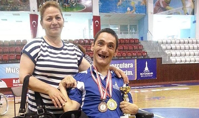 Engelleri bir bir aştı kendi ‘Evren’ini yarattı- Kamu Çalışanı