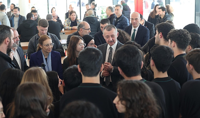 Gençler, Milli İrade Meydanı’ndan çıkmak istemeyecek; Büyükşehir’den İzmit’e 7/24 açık kütüphane- Kamu Çalışanı