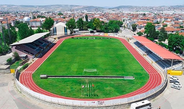 İnegöl İlçe Stadyumu Zemini Bakıma Alındı- Kamu Çalışanı