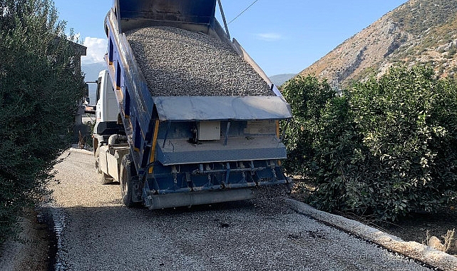 Kırsalda bozulan yollara bakım onarım- Kamu Çalışanı