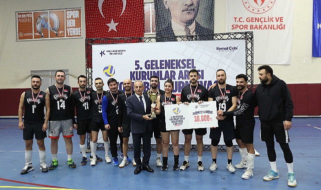 Kurumlararası Voleybol Turnuvası’nda Şampiyon Küçükçekmece İtfaiye- Kamu Çalışanı